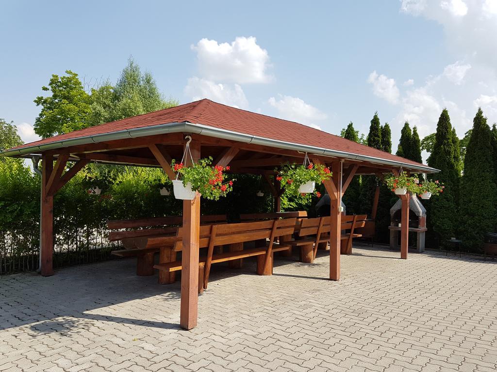 Apartman Taktik Velky Meder Exterior photo