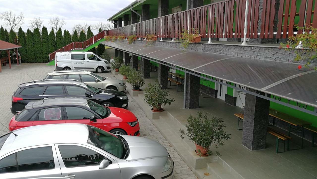 Apartman Taktik Velky Meder Exterior photo